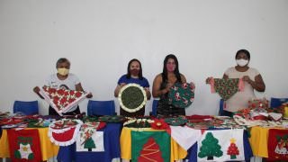 Curso de Enfeites Natalinos garante renda e autoestima para mulheres