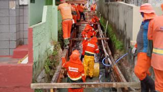 Prefeitura revitaliza ponte de madeira no bairro Cachoeirinha