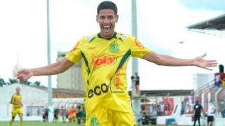 Lateral-esquerdo Matheus, destaque da Copinha 2022, é anunciado pelo Manaus FC