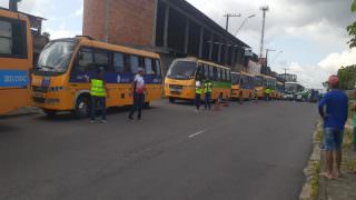 Ônibus clandestinos do transporte especial são retirados de circulação