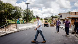 Prefeitura avança com obras de drenagem profunda em comunidades