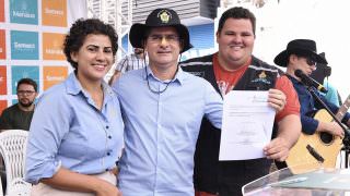 David Almeida assina ordem de serviço da reforma da feira municipal