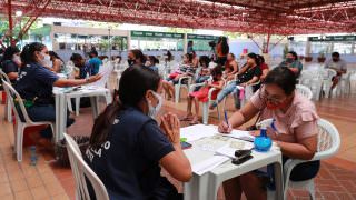 Governo do Amazonas entrega 1,1 mil cartões do Auxílio Estadual
