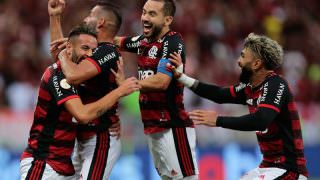 Em jogo movimentado, Flamengo vence o São Paulo no Maracanã