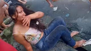 Mulher suspeita de assalto é espancada por populares em Manaus