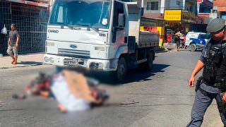 Homem morre após colidir motocicleta contra caçamba em Manaus