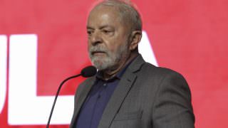 Lula fez cirurgia para retirada de lesão na laringe