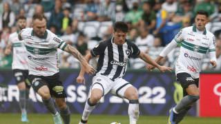 Botafogo e Coritiba jogam para se afastar da zona do rebaixamento