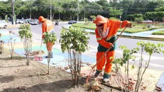 Mais de 50 pontos em Manaus recebem serviço de limpeza