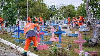 Prefeitura realiza segundo dia de limpeza no cemitério Aparecida