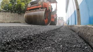 Bairro Vila da Prata recebe serviço de recapeamento asfáltico