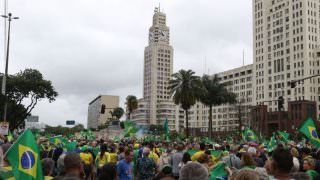 Manifestantes protestam contra resultado das urnas