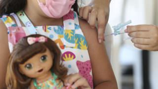 Covid-19: Saúde distribui 1 milhão de doses de vacina para crianças