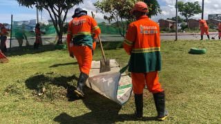 Prefeitura de Manaus realiza ação de limpeza no Viver Melhor 1