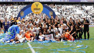 Corinthians é bi da Supercopa Feminina com goleada no Flamengo