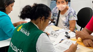 Prefeitura faz cadastro de comerciantes informais no Centro de Manaus