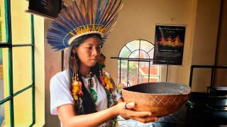 Oficina da Prefeitura de Manaus reúne artistas e grupo de indígenas