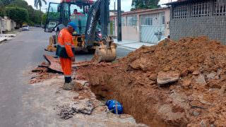 Prefeitura realiza ação emergencial em rede de drenagem no bairro da Paz