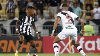 Botafogo e Vasco fazem clássico de opostos no Campeonato Brasileiro