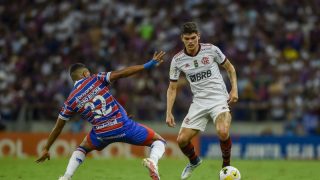 Flamengo enfrenta Fortaleza de olho na vice-liderança do Brasileirão