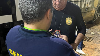 Homem é preso vendendo pulseiras falsas do 'Sou Manaus 2023'