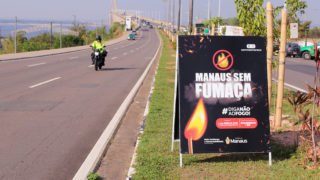 Prefeitura de Manaus faz blitz educativa sobre queimadas urbanas