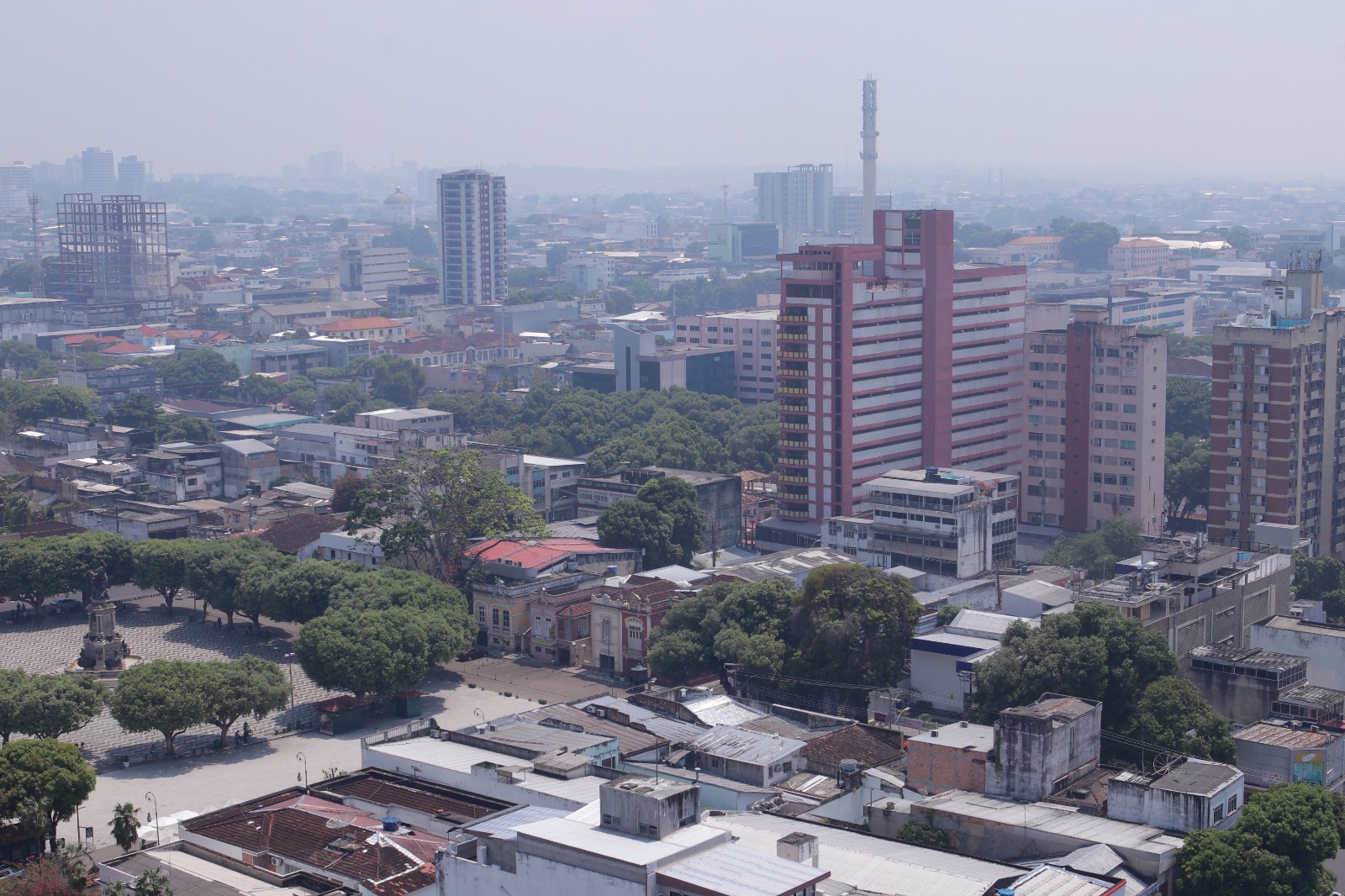 Fumaça volta a encobrir a capital amazonense