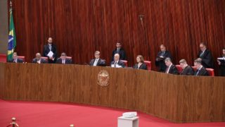 TSE suspende julgamento de Bolsonaro por abuso de poder nas eleições