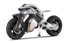 Yamaha apresenta motocicleta com sistema inteligente