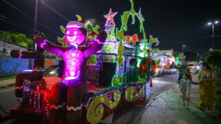 Em novo formato, ‘Parada Natalina’ leva encanto às ruas da zona Centro-Oeste da capital