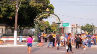 Finados: cemitérios públicos de Manaus recebem visitantes