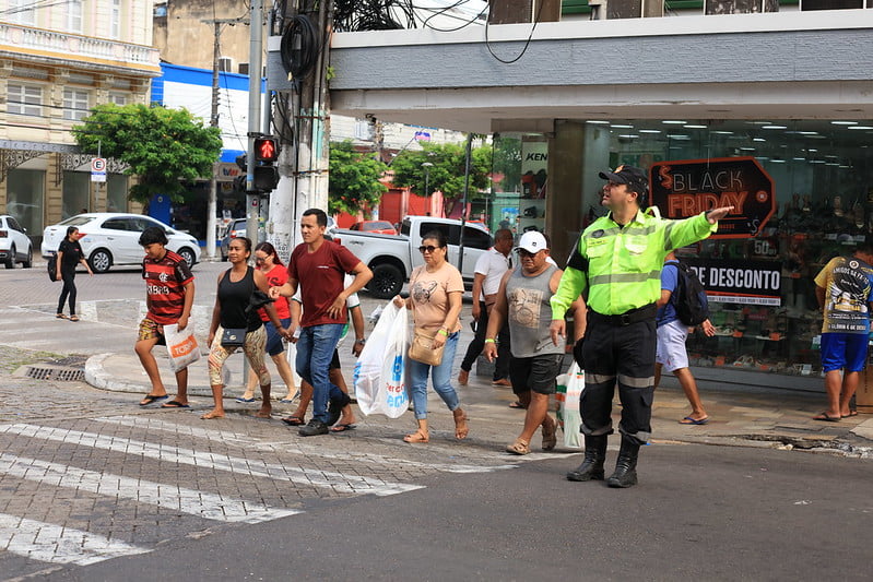 Operação ‘Natal’ mantém trânsito organizado em pontos comerciais de Manaus