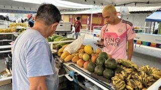 Prefeitura entrega feira itinerante com 60 novas bancas padronizadas em Manaus