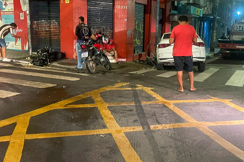 Homem morre após colisão entre moto e carro em Manaus