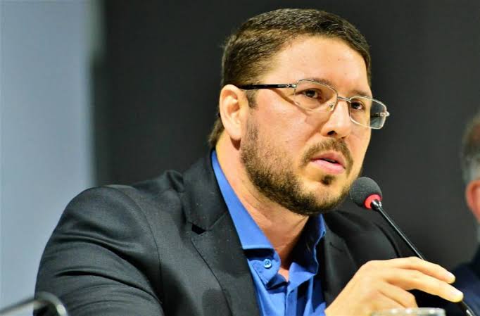 Almeida recorre à nacional do PT e quer destituição de Sinésio Campos