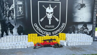 Ação policial aprende mais de uma tonelada de cocaína no rio Solimões