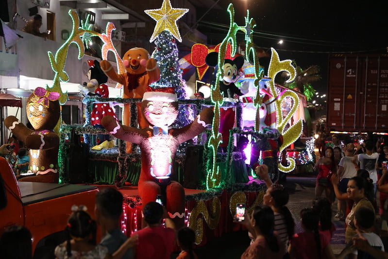 Luzes e emoções marcam a 8ª Parada Natalina na zona Leste de Manaus