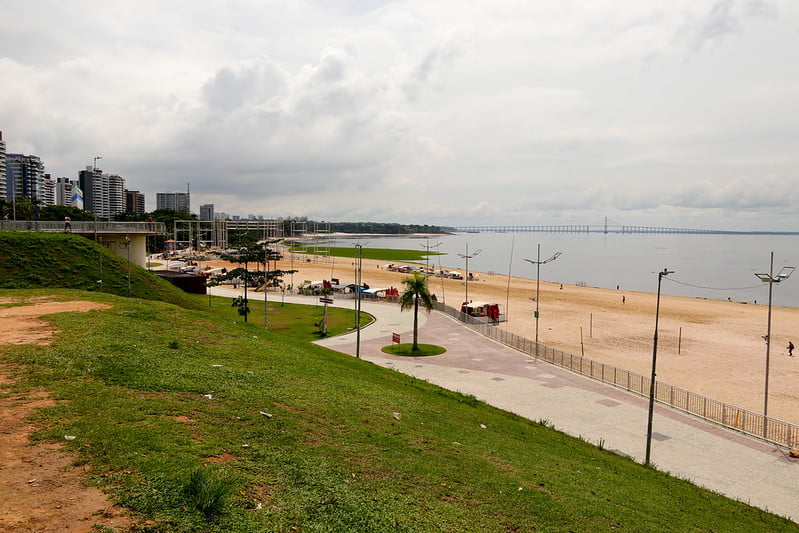 Praia da Ponta Negra é liberada para banhistas em Manaus