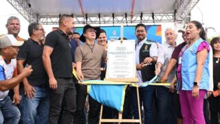 Prefeito inaugura a primeira feira municipal no bairro Colônia Antônio Aleixo