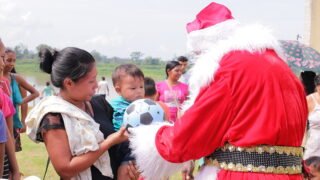 Prefeitura de Manaus leva a magia do Natal para moradores da comunidade Canaã