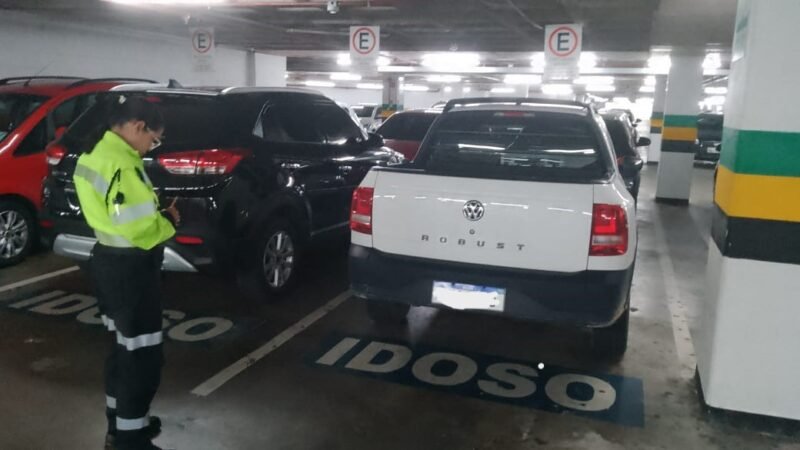Prefeitura realiza fiscalização em estacionamento de shopping center na zona Leste