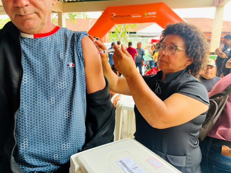 Saúde realiza vacinação contra influenza e covid-19 em Rio Preto da Eva
