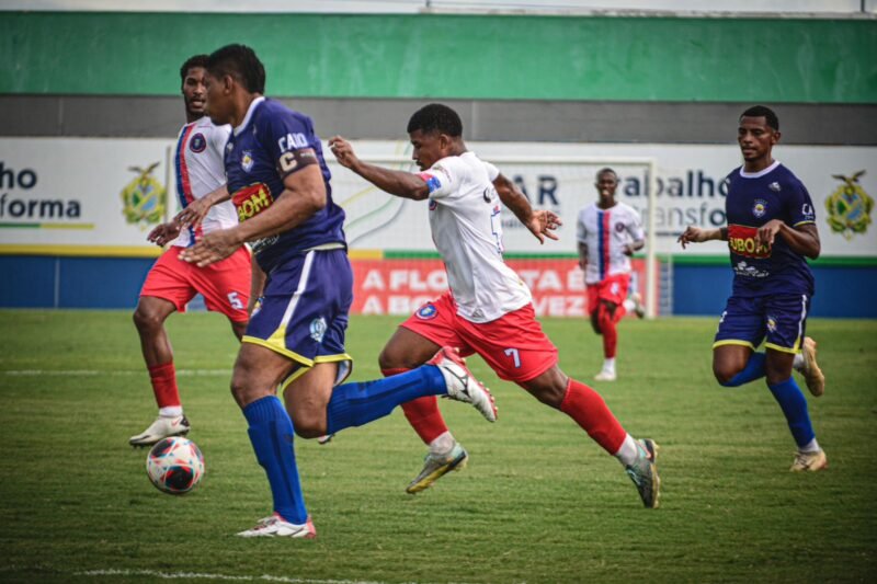 O duelo ocorreu no estádio Carlos Zamith (Foto: Chicão Marques/RPE Parintins) RPE Parintins derrota Unidos do Alvorada e lidera grupo no Barezão