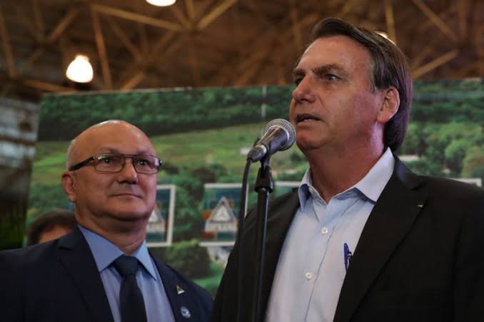 Bolsonaro diz que Menezes é Abin dele no AM Bolsonaro diz que Menezes é Abin dele no AM