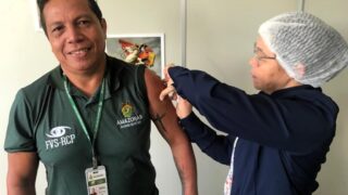 Covid-19: vacinação completa três anos e Saúde alerta para atualização do esquema vacinal