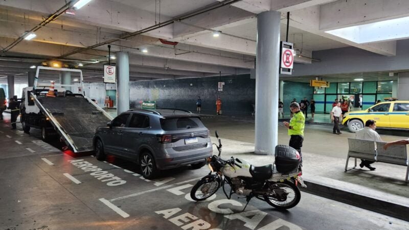 IMMU fiscaliza estacionamento irregular no aeroporto Eduardo Gomes