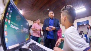 João Luiz reafirma compromisso com estudantes do Amazonas