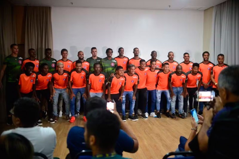 Elenco de 26 atletas do Parintins para o Barezão 2024 (Foto: Chicão Marques/Parintins) Parintins apresenta elenco de 26 jogadores para o Barezão 2024