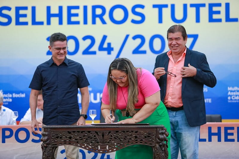 Prefeito empossa novos conselheiros tutelares para o quadriênio 2024/2027