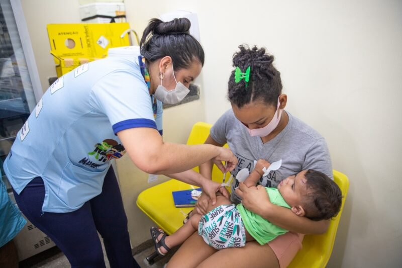 Imunização infantil contra a Covid-19 (Foto: Divulgação/Semsa) Prefeitura amplia acesso à vacina Pfizer Baby em 126 salas de imunização